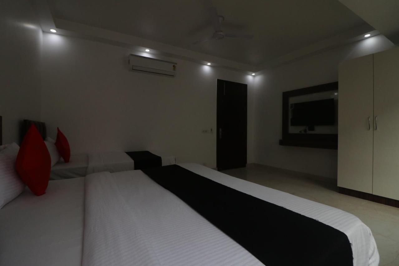 Hotel King Plaza New Delhi Exterior photo