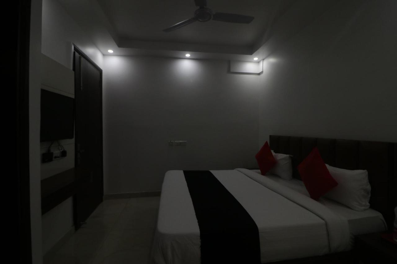 Hotel King Plaza New Delhi Exterior photo