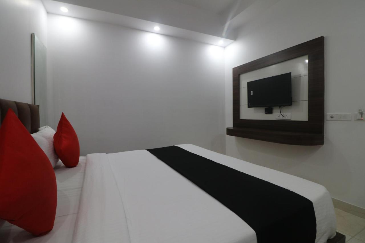 Hotel King Plaza New Delhi Exterior photo